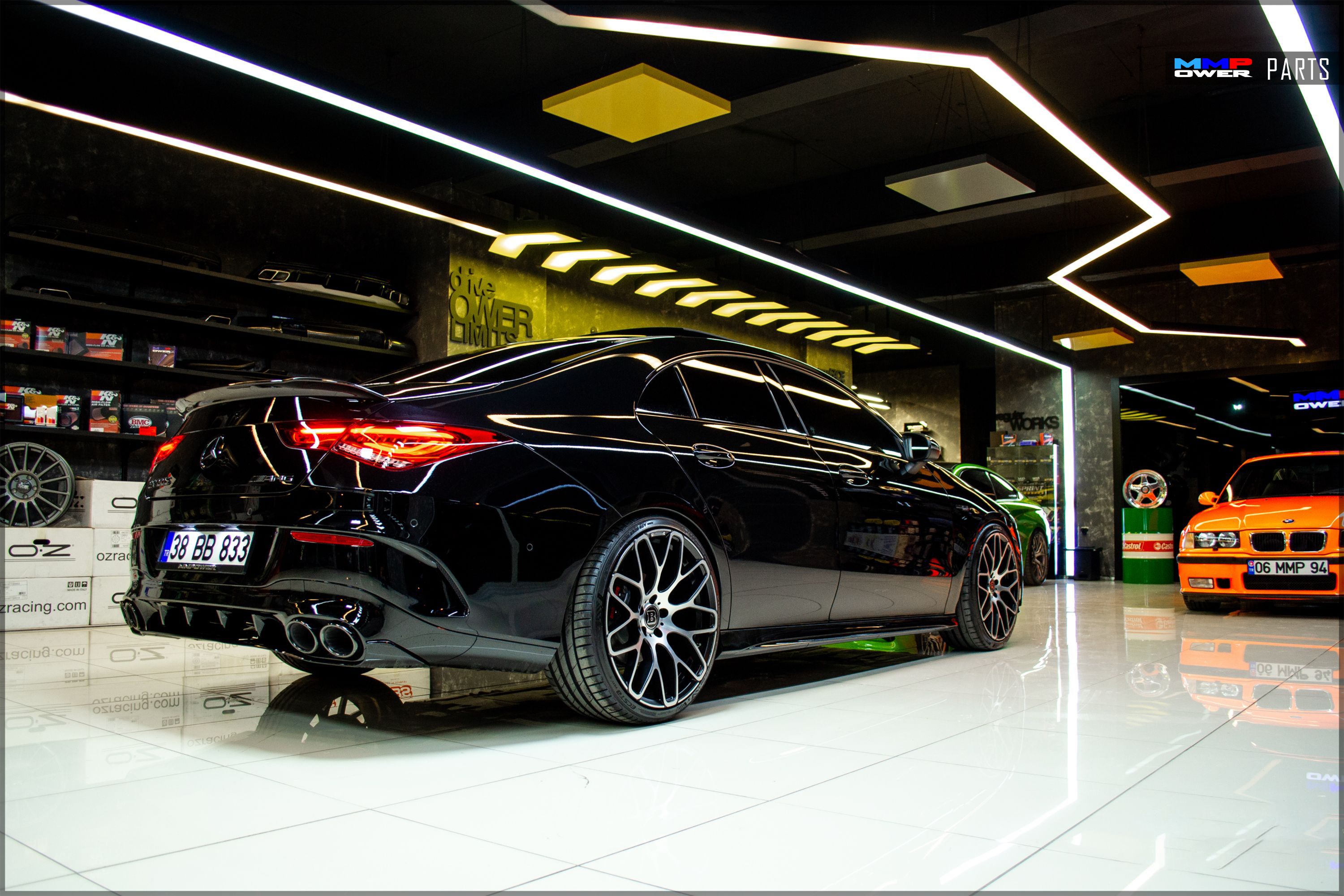 W118 CLA45 AMG Difüzör ve Siyah Krom Egzoz Ucu